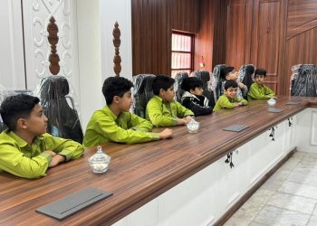 بازدید اعضای شورای دانش‌آموزی مدارس شهید همت و شاهد شهید فهمیده از شورای اسلامی شهر برازجان